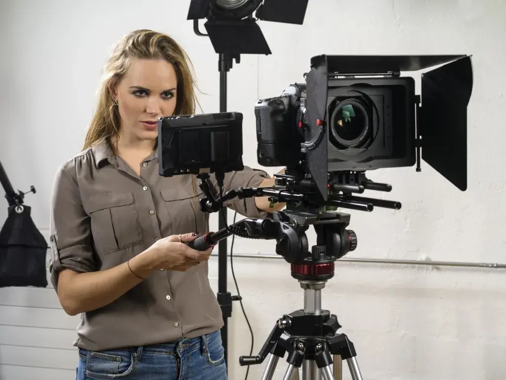 Zarobki operatora filmowego: Dniówka do 10 000 zł? Poznaj realia!
