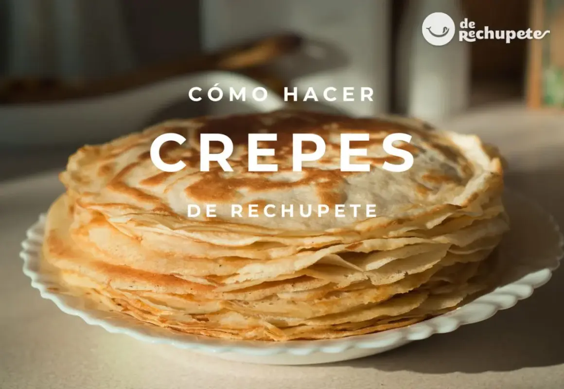 Una pila de crepes dorados y finos, listos para disfrutar. Aprende qué es crepe y cómo hacerlos deliciosos.