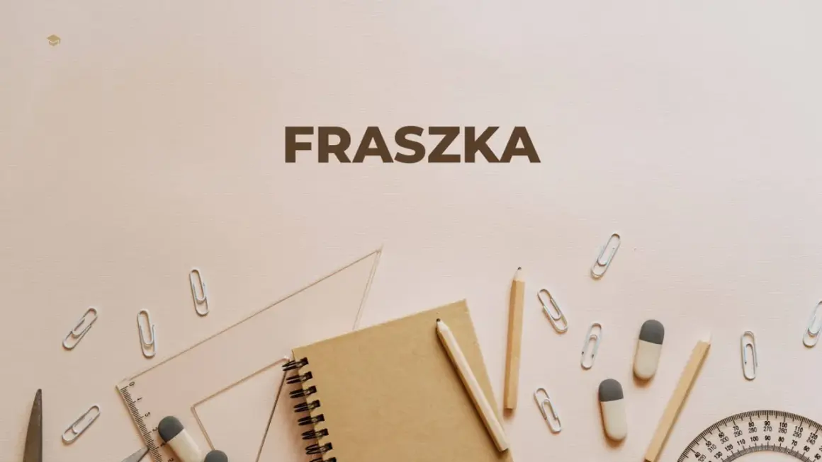 Przykładowe fraszki na tle przyborów szkolnych: zeszyt, ołówki, linijka, spinacze.
