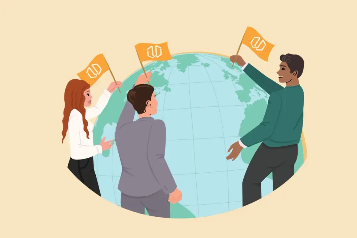 Personas de diversas nacionalidades en inglés, alrededor del mundo, sostienen banderas con un logo.