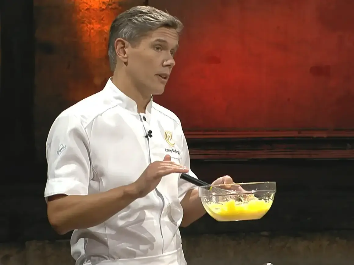 Kock visar hur man gör hollandaisesås recept.
