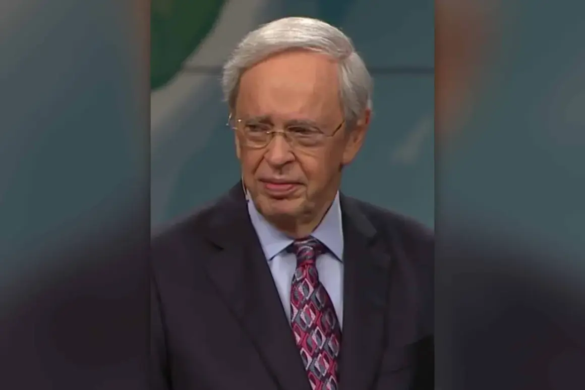 Porträt von Dr. Charles Stanley, einem älteren Mann mit Brille und grauem Haar, der einen Anzug mit gemustertem Krawatte trägt.