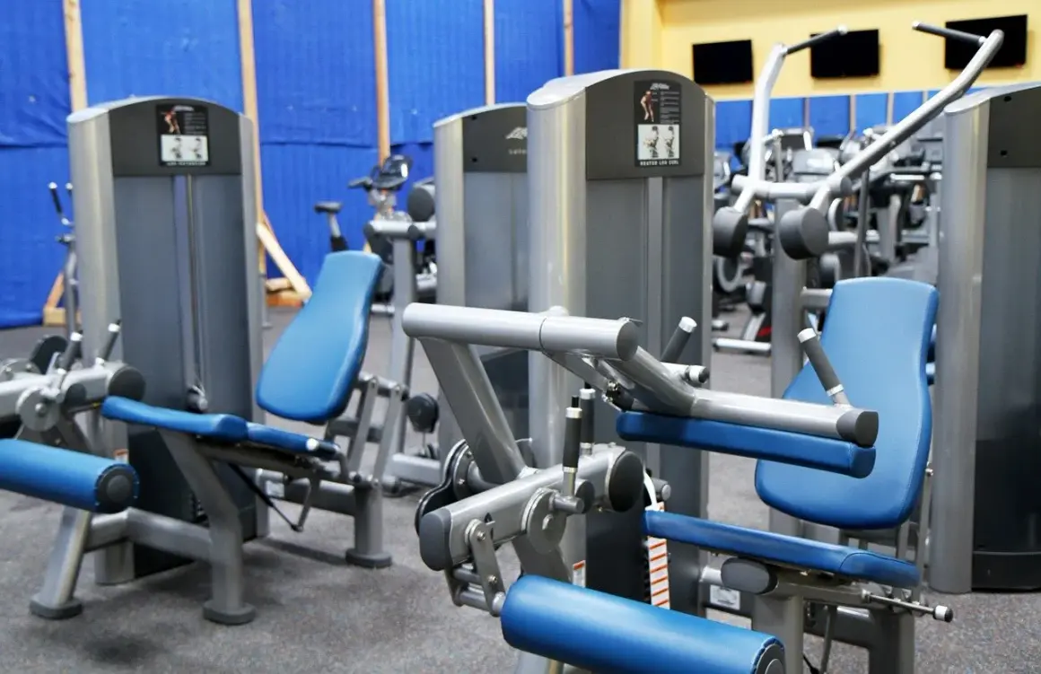 Atlas ćwiczeń: Trening w domu krok po kroku - Poradnik