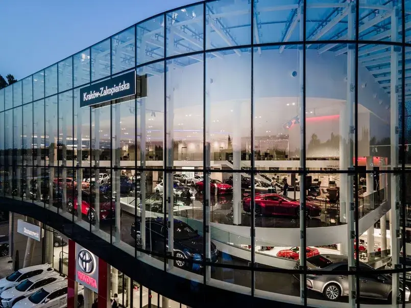 Pierwszy salon Toyoty w Polsce: historia, otwarcie i znaczenie