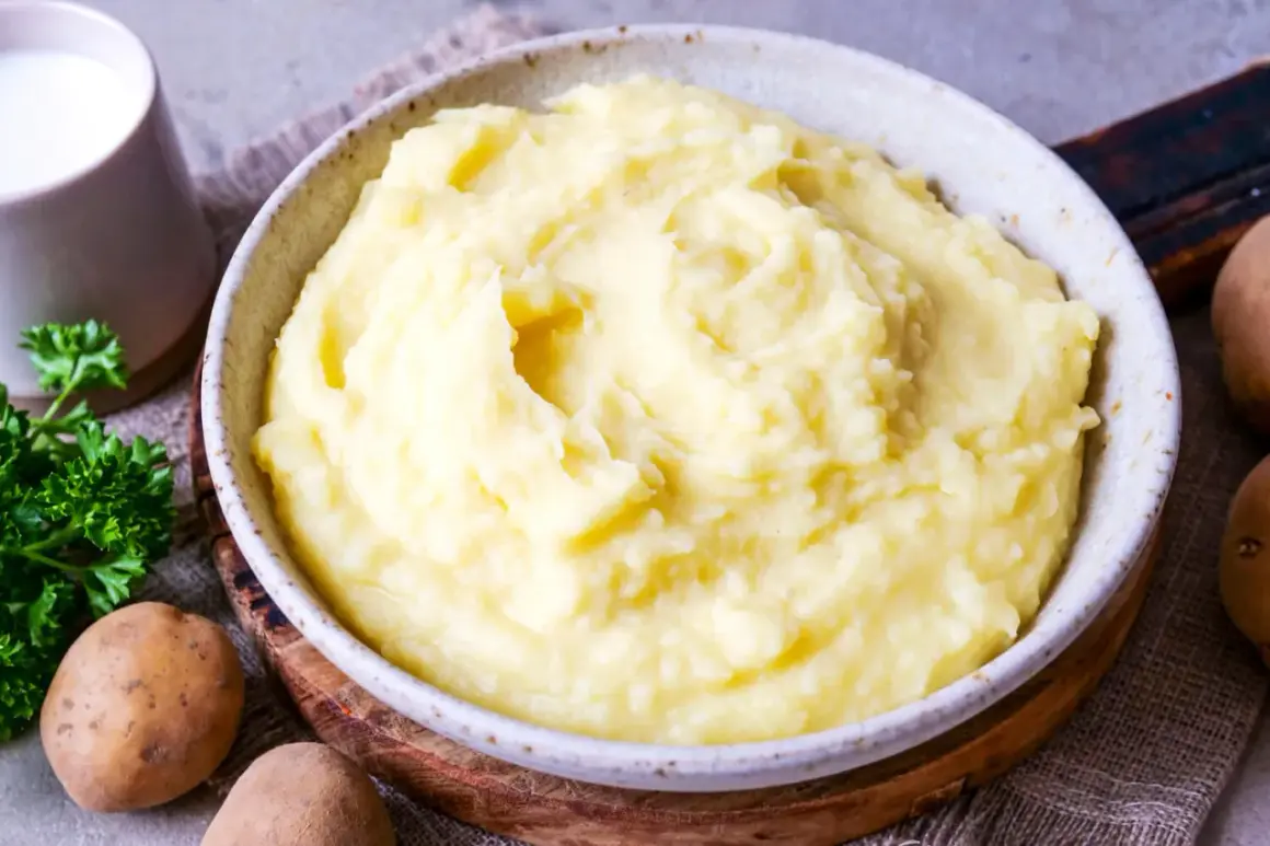 Cremiger Kartoffelbrei, wie ihn Oma macht. Ein einfaches Kartoffelbrei Rezept, das immer gelingt.
