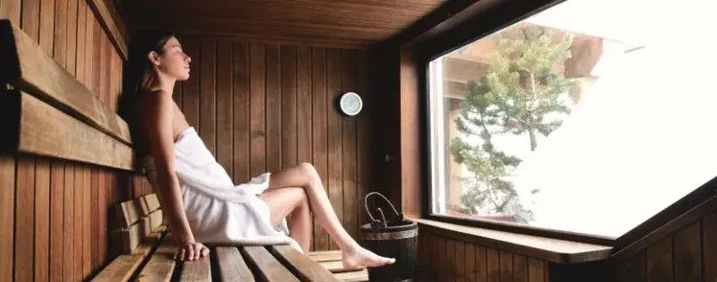 Sauna: przed czy po treningu? Złote zasady regeneracji dla sportowca.