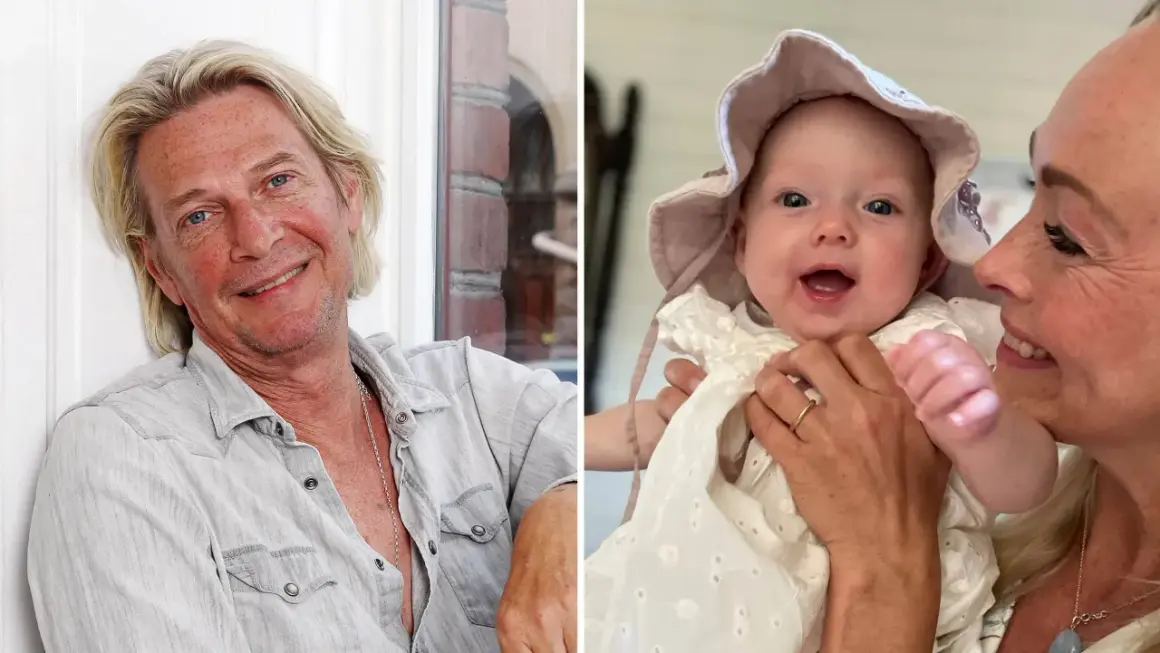 Tommy Nilsson ler mot kameran, bredvid en kvinna som håller ett leende barnbarnsbarn i en söt hatt.