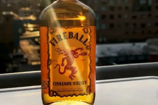 Gdzie kupić Fireball whisky? Najlepsze miejsca i oferty w Polsce
