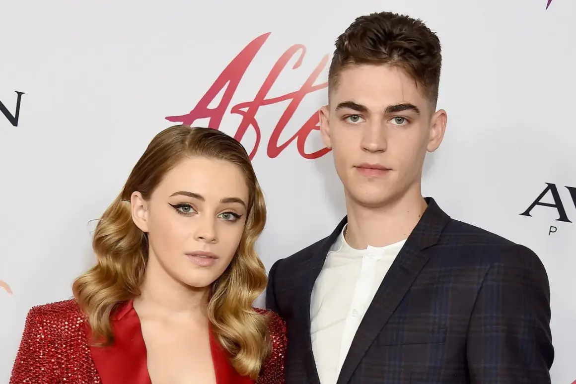 Para po premierze "After" - Josephine Langford i Hero Fiennes Tiffin pozują do zdjęć.