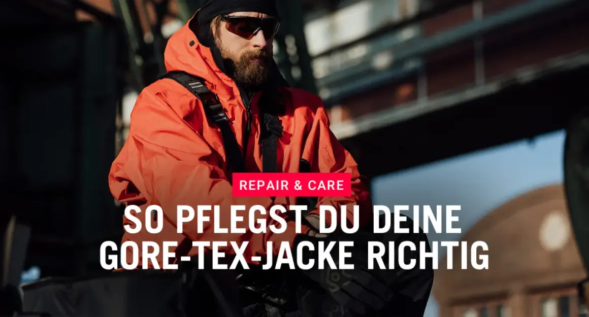 Mann in oranger Jacke mit Text "So pflegst du deine Gore-Tex-Jacke richtig". Gore Tex Pflege ist wichtig.