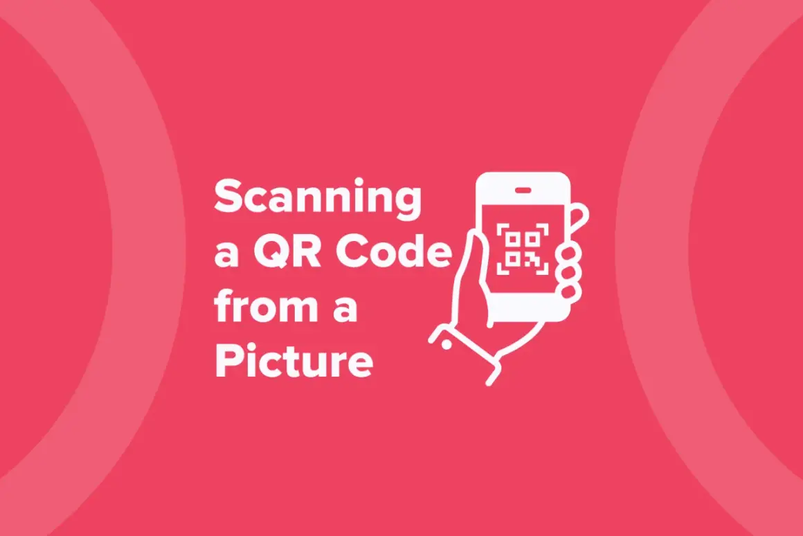 Jak użyć kodu QR ze zdjęcia? Ilustracja pokazuje dłoń trzymającą smartfon z ikoną kodu QR.