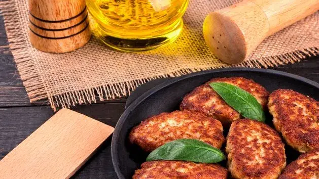 Impreza w stylu lat 80: menu pełne nostalgicznych smaków