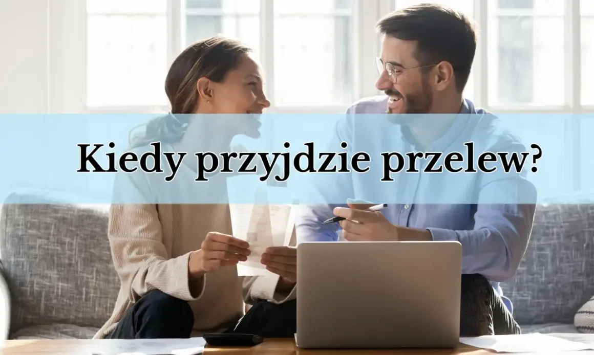 Para rozmawia o finansach, analizując rachunki i laptopa. Czekają na przelew tradycyjny.