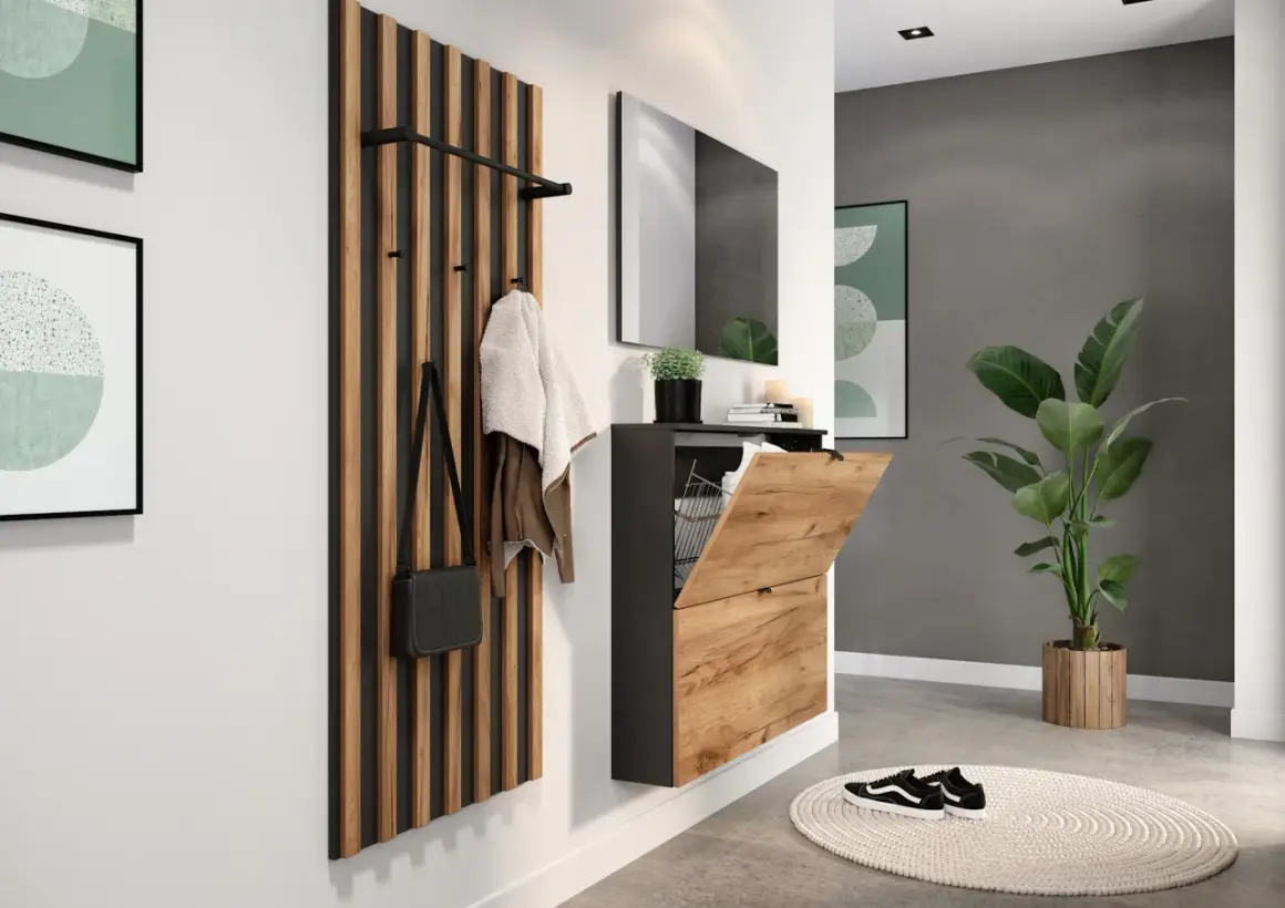 Moderne Garderobe mit Holzlamellen und Schuhschrank – kreative ausgefallene Garderoben Ideen für einen stilvollen Eingangsbereich.