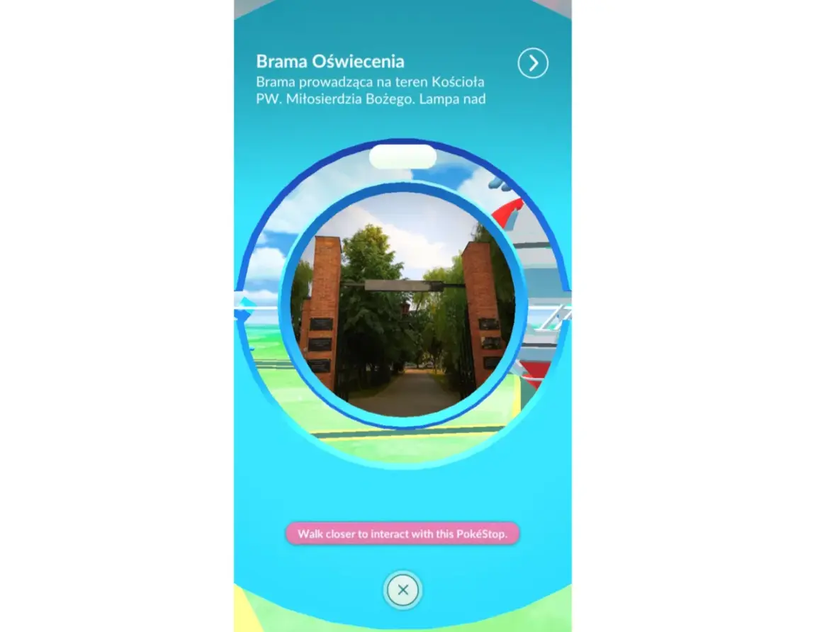 Brama Oświecenia, pokestop prowadzący do kościoła.