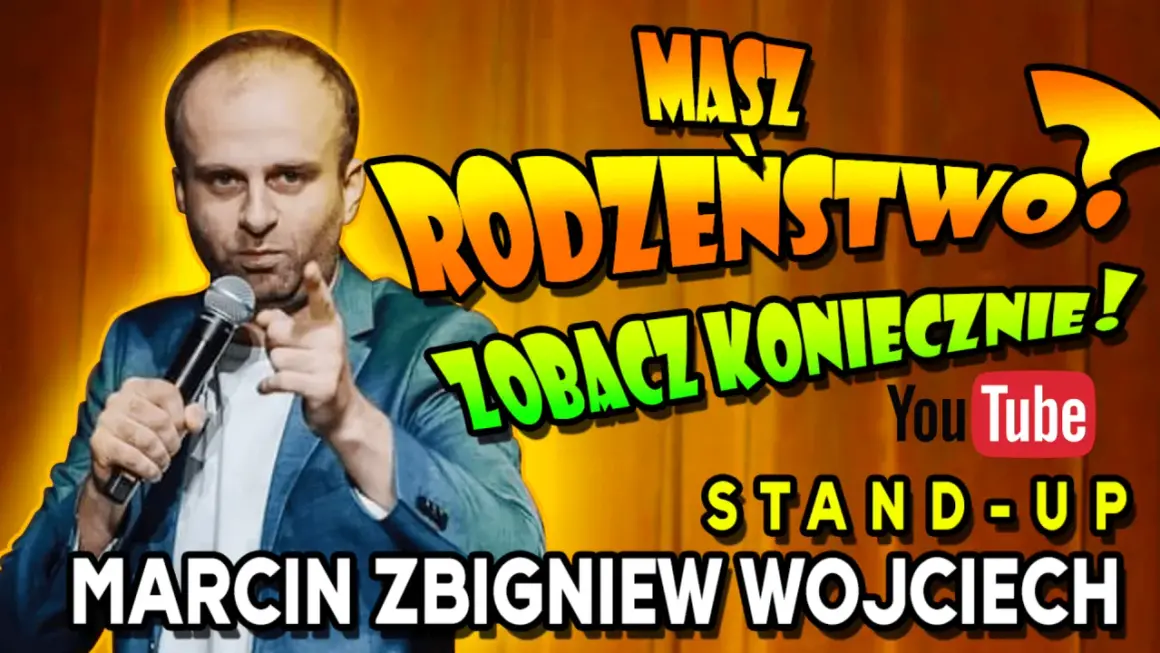 Mężczyzna z mikrofonem, wskazujący palcem, na tle napisu "Masz Rodzeństwo? Zobacz Koniecznie!" i logo YouTube.