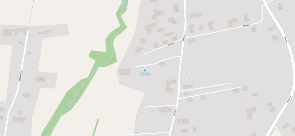 Mapa pokazuje drogę Mrowce i strumień. Widać oznaczenie "Campingplatz Willa Zakopane", idealne miejsce na camping w Zakopanem.