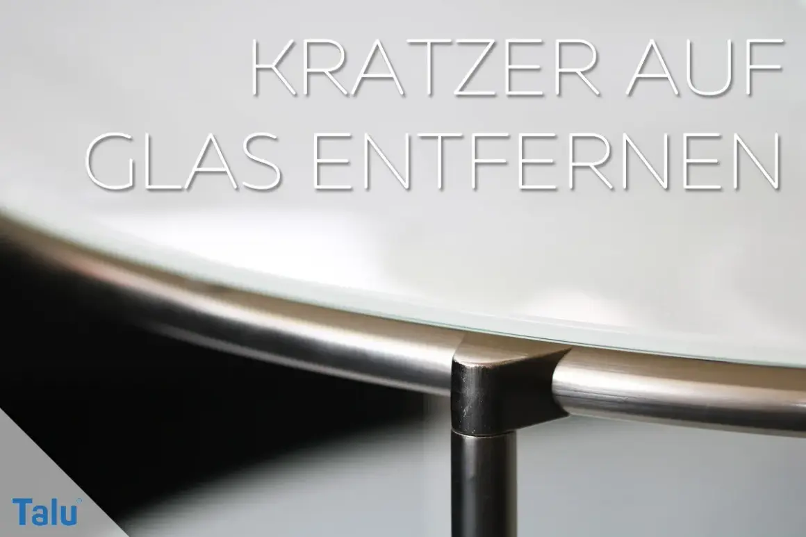Anleitung: Kratzer im Glas entfernen. Nahaufnahme einer Glasplatte mit Metallrahmen.