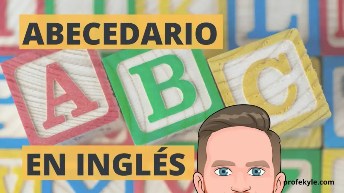 Bloques de madera con las letras A, B y C, y el texto "ABECEDARIO EN INGLÉS".