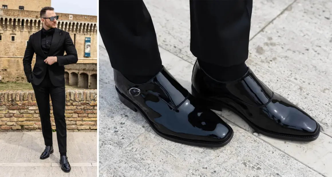 Uomo elegante in abito nero con camicia e papillon, indossa lucidi mocassini con fibbia.