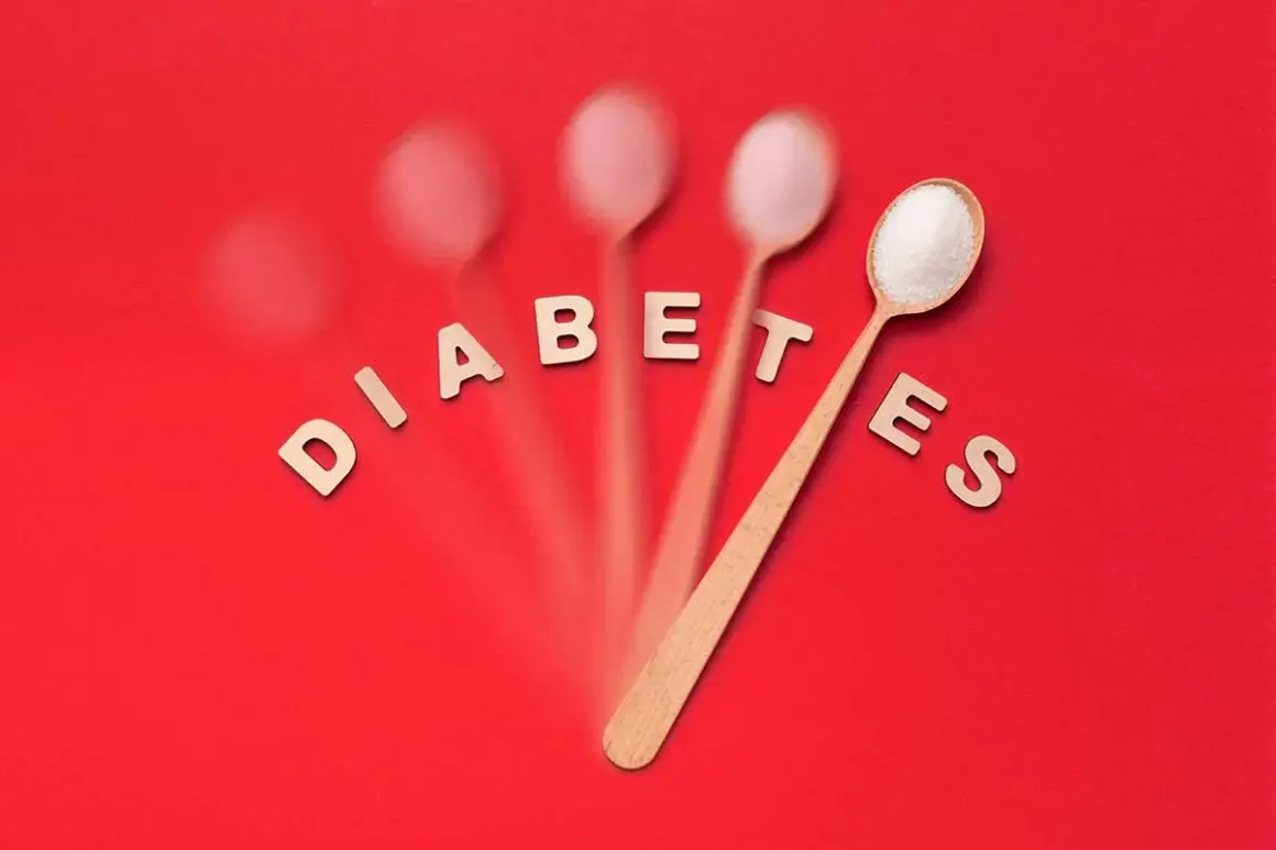 Holzlöffel mit Zucker, die das Wort "DIABETES" bilden. Ein Hinweis auf die Herausforderungen bei schwerbehinderung, diabetes typ 2 und bluthochdruck.