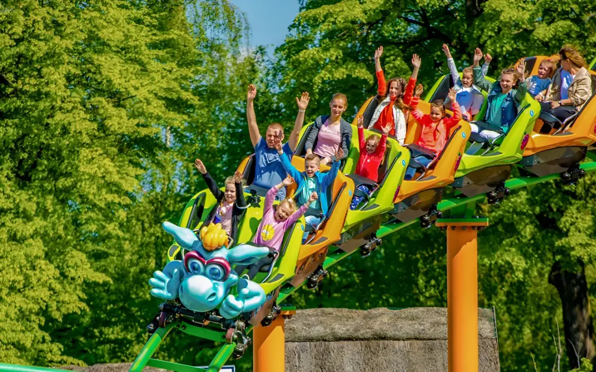 Do której jest czynna Energylandia i jak dostosowuje godziny otwarcia