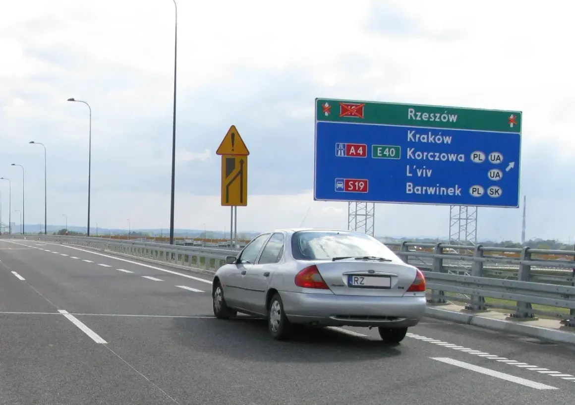 Autostrada A4 Kraków-Rzeszów: Otwarta od lat! Opłaty, MOPy, przyszłość