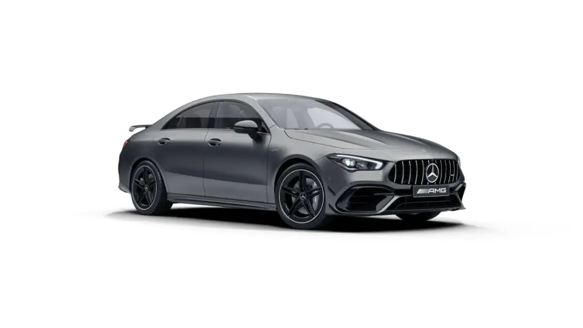 Elegancki, szary Mercedes CLA 45 AMG z czarnymi felgami i spojlerem, gotowy do dynamicznej jazdy.