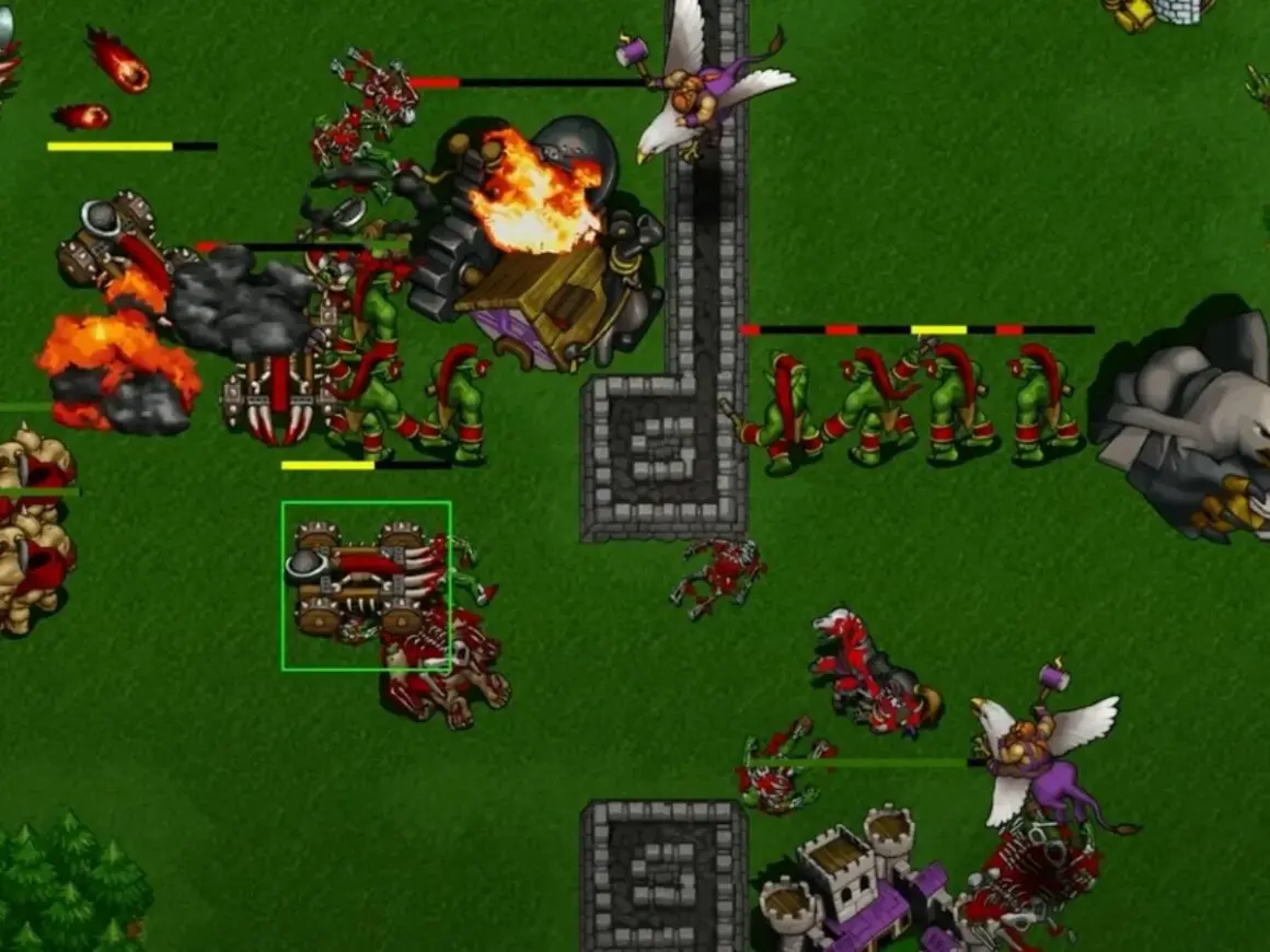 Bitwa z Warcraft 2 film: orkowie walczą z ludźmi, płoną maszyny oblężnicze, latają gryfy.