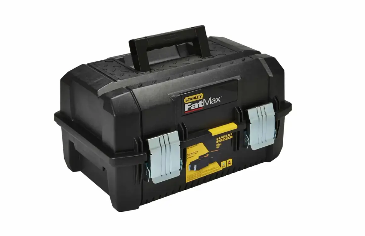 Boîte à outils Stanley FatMax noire, robuste et pratique. Un avis positif pour les bricoleurs.