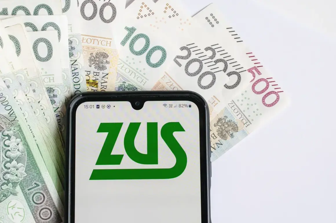 Telefon z logo ZUS na tle polskich banknotów. Czy to zapowiedź 13 emerytury 2026? Tabela z wypłatami wkrótce.