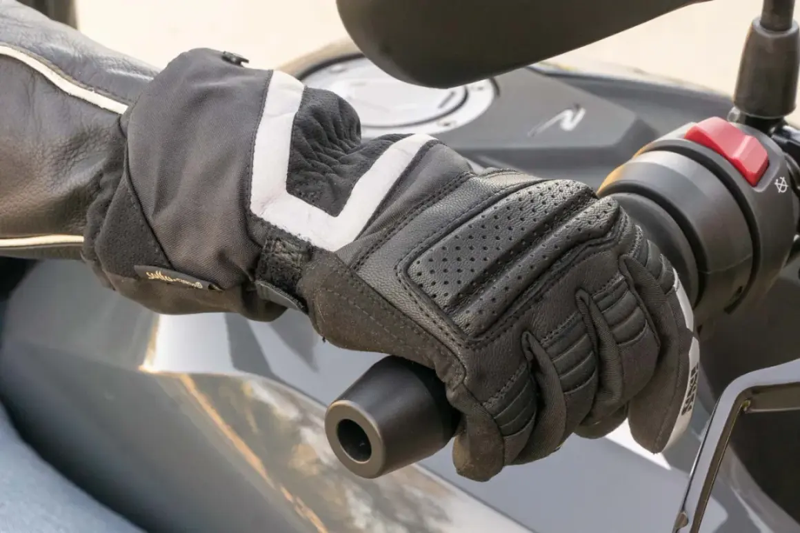 Bezpieczne rękawice motocyklowe: jak wybrać najlepsze dla siebie?