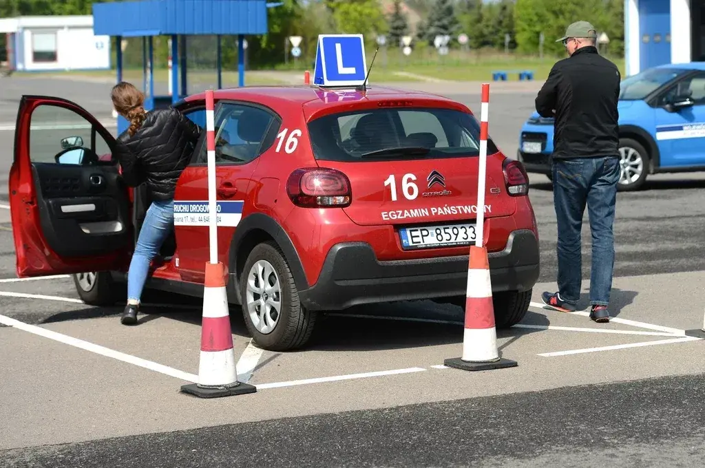 Ile dokładnie trwa egzamin teoretyczny na prawo jazdy? Sprawdź, jak się przygotować!