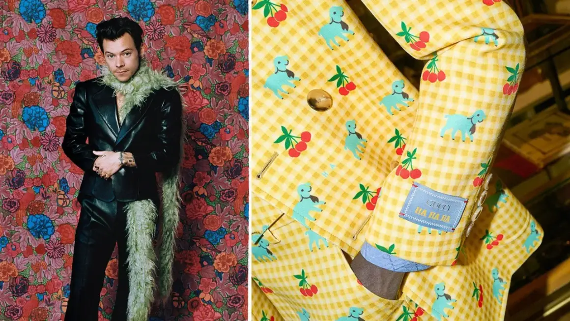 Harry Styles i en svart läderkostym med en fluffig halsduk, framför en blommig bakgrund. Bredvid syns en gul rutig kavaj med hund- och körsbärsmönster från Gucci.
