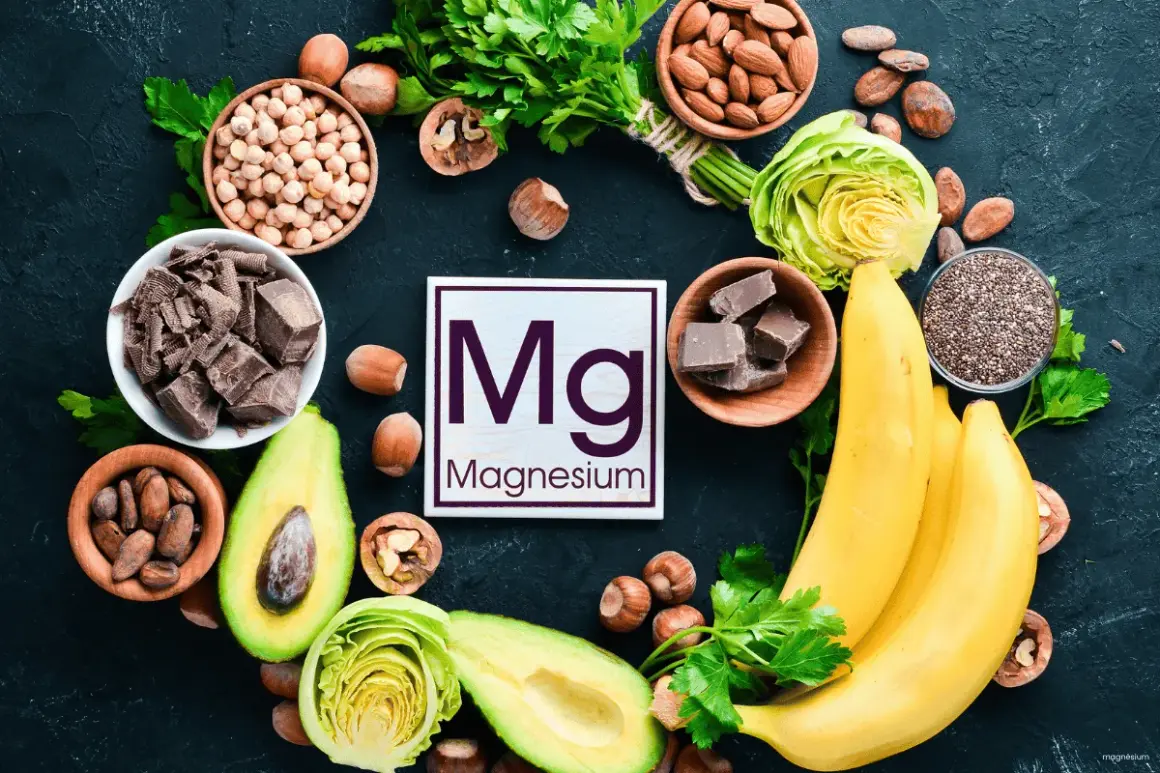 Bananes, avocat, amandes, chocolat noir, graines de chia, pois chiches, noisettes. Quel est le fruit le plus riche en magnésium ? La banane !