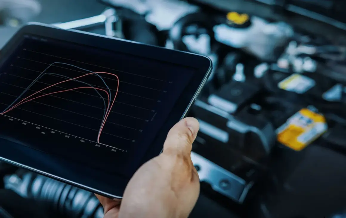 Gráfico en tablet muestra cómo aumentar potencia del motor.