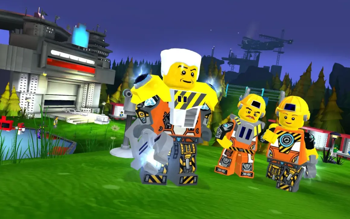 Trzej budowniczowie w kaskach i kombinezonach stoją na trawie przed futurystycznym budynkiem. To scena z gry lego universe.