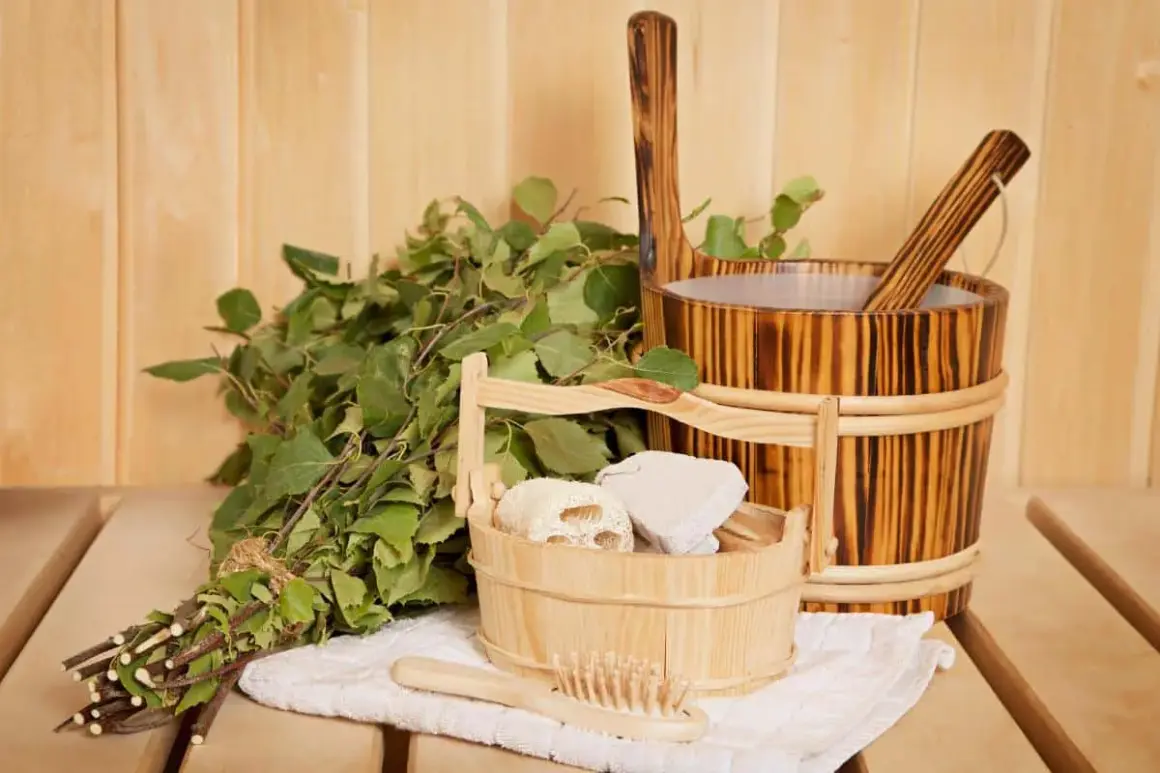 Holzgefäße, Birkenreisig und Bürsten für den perfekten Saunaaufguss selber machen.