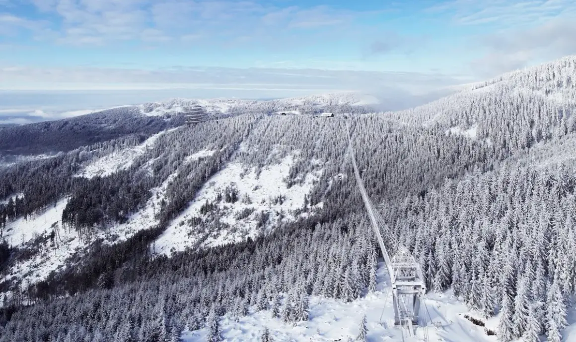 Czeskie góry: gdzie jechać? Narty, skalne miasta i Sky Bridge 721!