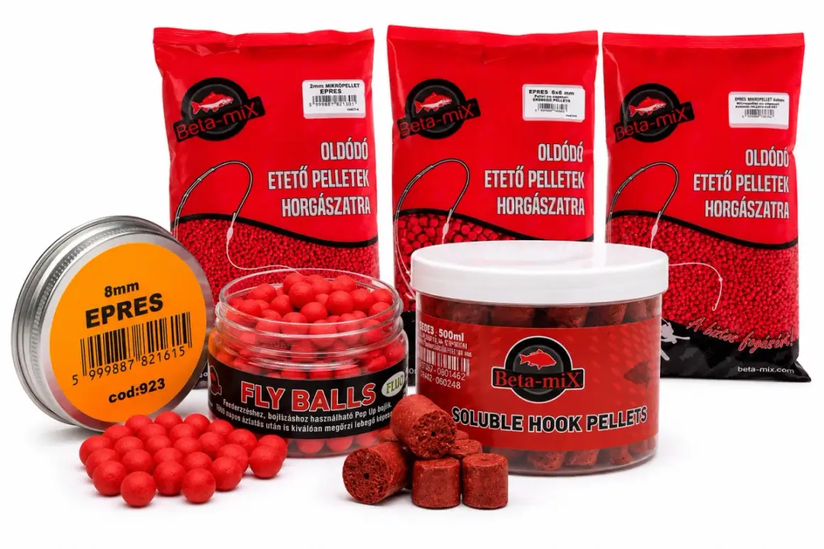 Jaki smak pelletu na karpia? Na zdjęciu widać czerwone kulki i pellety o smaku EPRES (truskawka), idealne do łowienia karpi.
