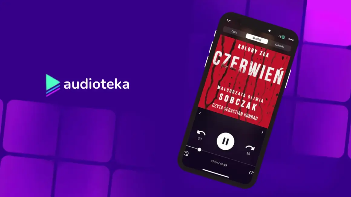 Na ekranie telefonu w aplikacji Audioteka widać okładkę książki "Kolory zła: Czerwień" Małgorzaty Oliwi Sobczak.
