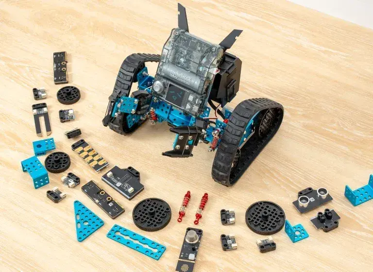 Jak łatwo stworzyć robota DIY - projekty i zestawy dla każdego