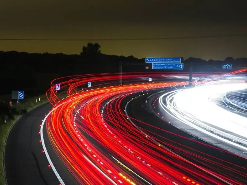 Minimalna prędkość na autostradzie: Mity, mandaty i przepisy