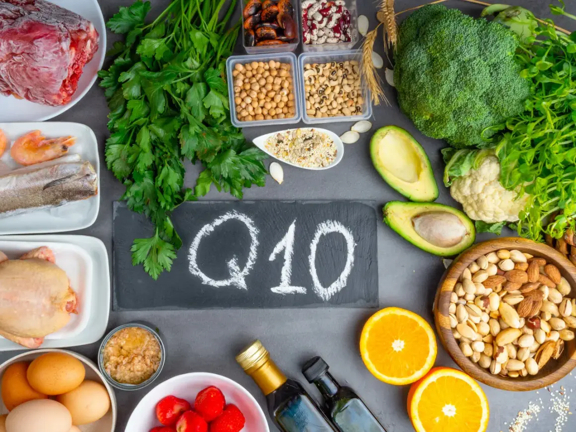 Koenzym Q10 w czym jest? Znajdziesz go w mięsie, rybach, jajach, orzechach, brokułach, awokado i cytrusach.