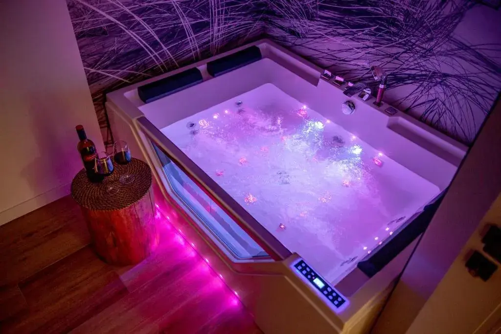Pokój z prywatnym jacuzzi nad morzem: Luksusowy wypoczynek