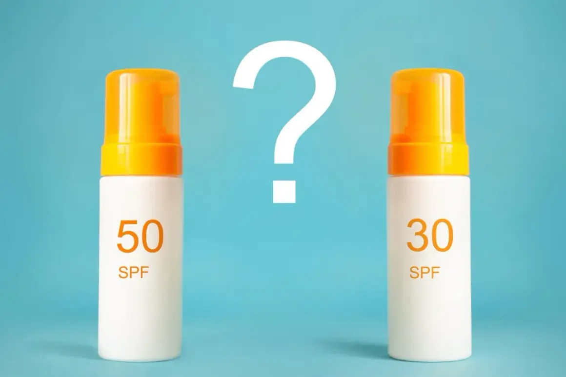 Dwa kremy z filtrem SPF 50 i SPF 30. Który wybrać? Zastanawiasz się, spf co to i jak działa?