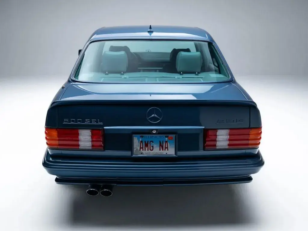 Mercedes-Benz 500 E: Historia, osiągi i wartość klasycznego sedana