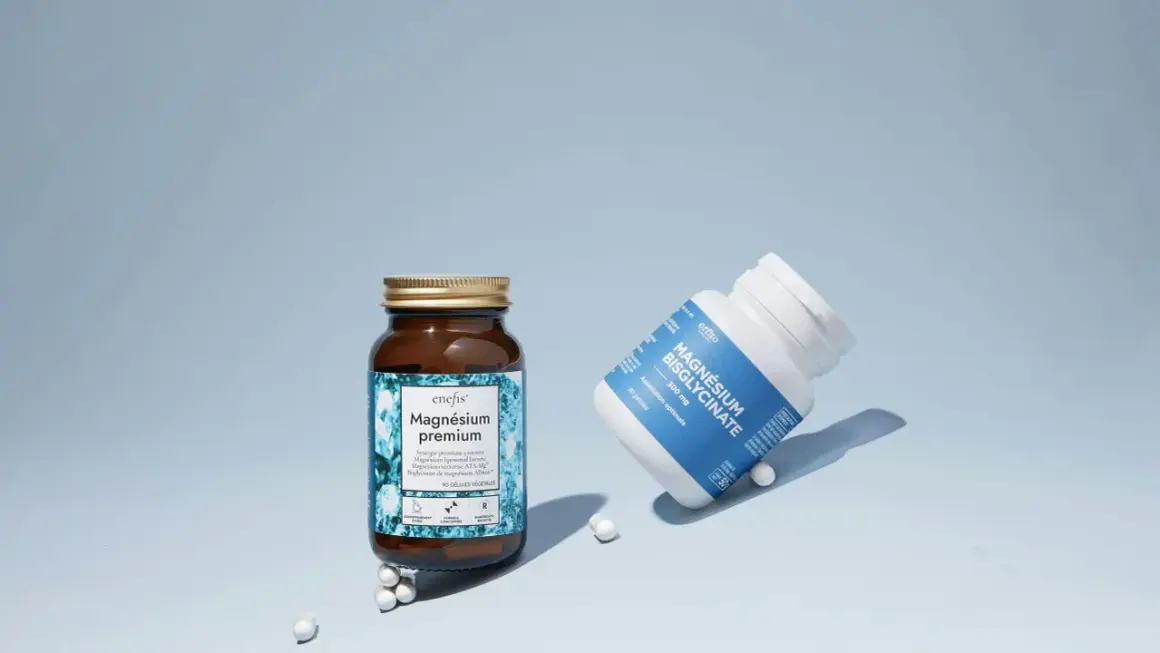 Deux flacons de compléments alimentaires : "Magnésium premium" et "Magnésium Bisglycinate". Lequel choisir pour un apport optimal ?