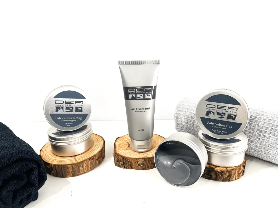 Produits coiffants pour homme : pâte et gel fixant. Attention, le danger de la poudre coiffante homme est réel si mal utilisée.