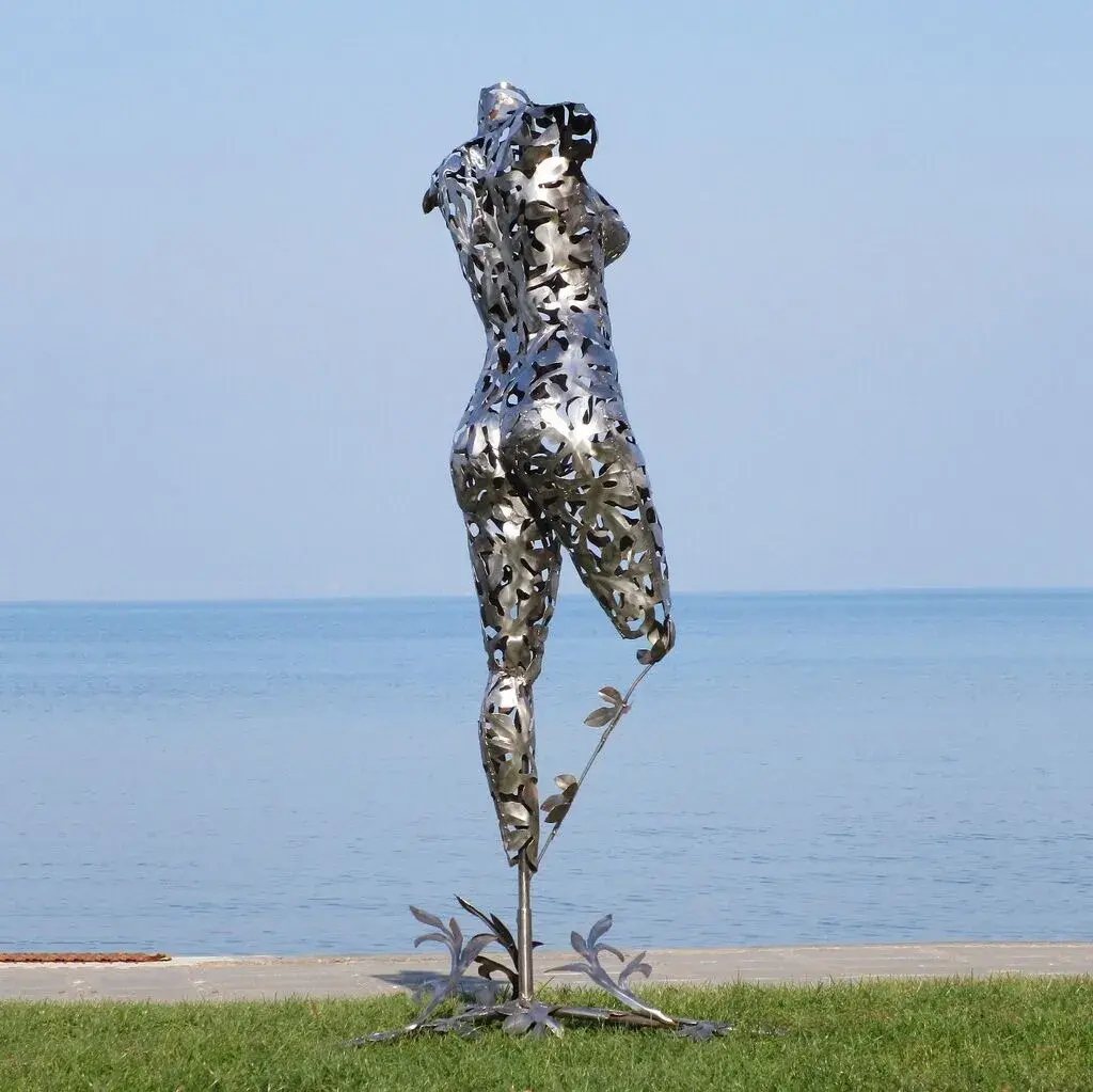 Große Metallskulpturen: Finden, Planen & Pflegen | Ihr Guide